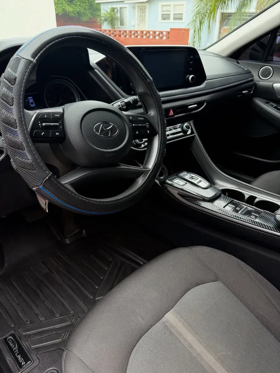 Cleaned steering wheel and dashboard of a Hyundai Sonata